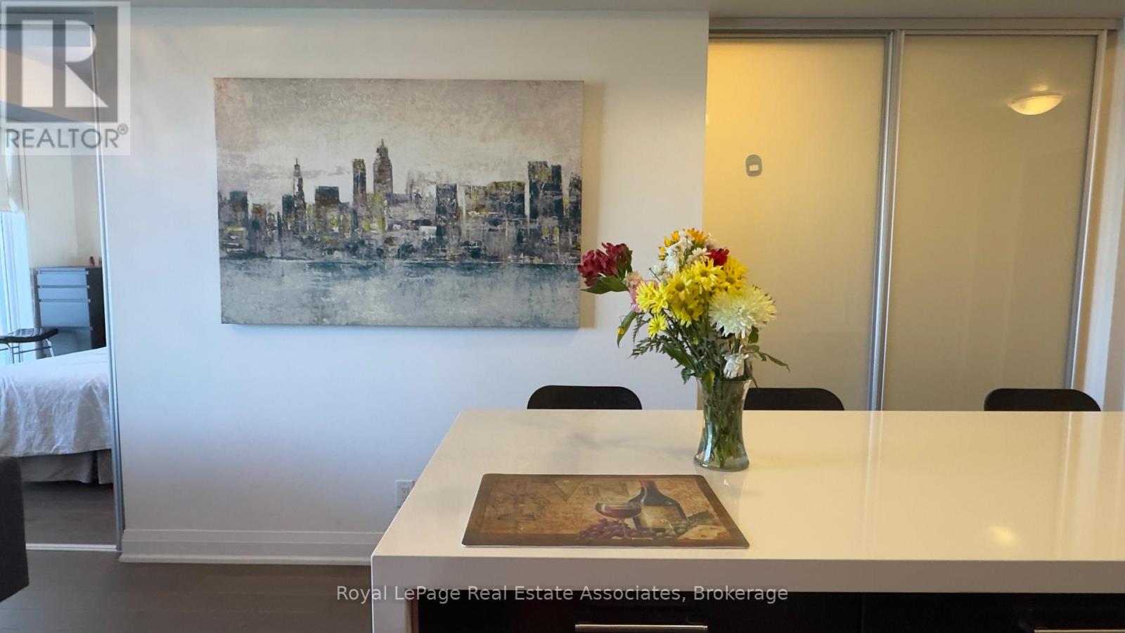 705 - 1080 Bay Street, Toronto (Bay Street Corridor), Ontario  M5S 0A6 - Photo 3 - C13623302