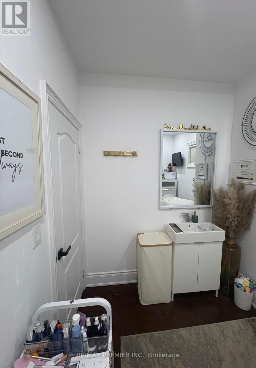 Main Floor - 2879 Dufferin Street, Toronto, Ontario  M6B 3S5 - Photo 6 - W13601864