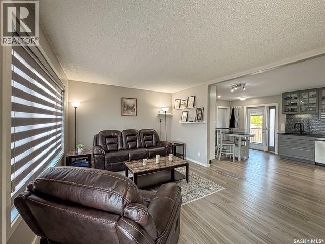 405 Northcote Drive, Swift Current, Saskatchewan  S9H 4T7 - Photo 4 - SK044042