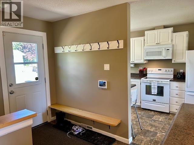 5208 W 54 Avenue, Fort Nelson, British Columbia  V0C 1R0 - Photo 32 - R3143160