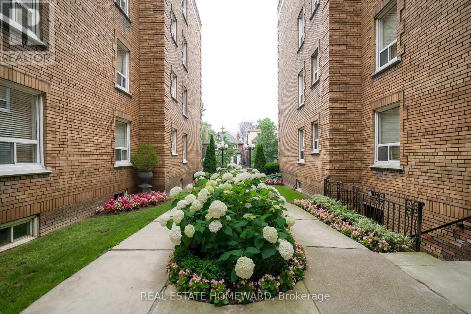 206 - 100 Oriole Parkway, Toronto, Ontario  M5P 2G8 - Photo 3 - C13623354