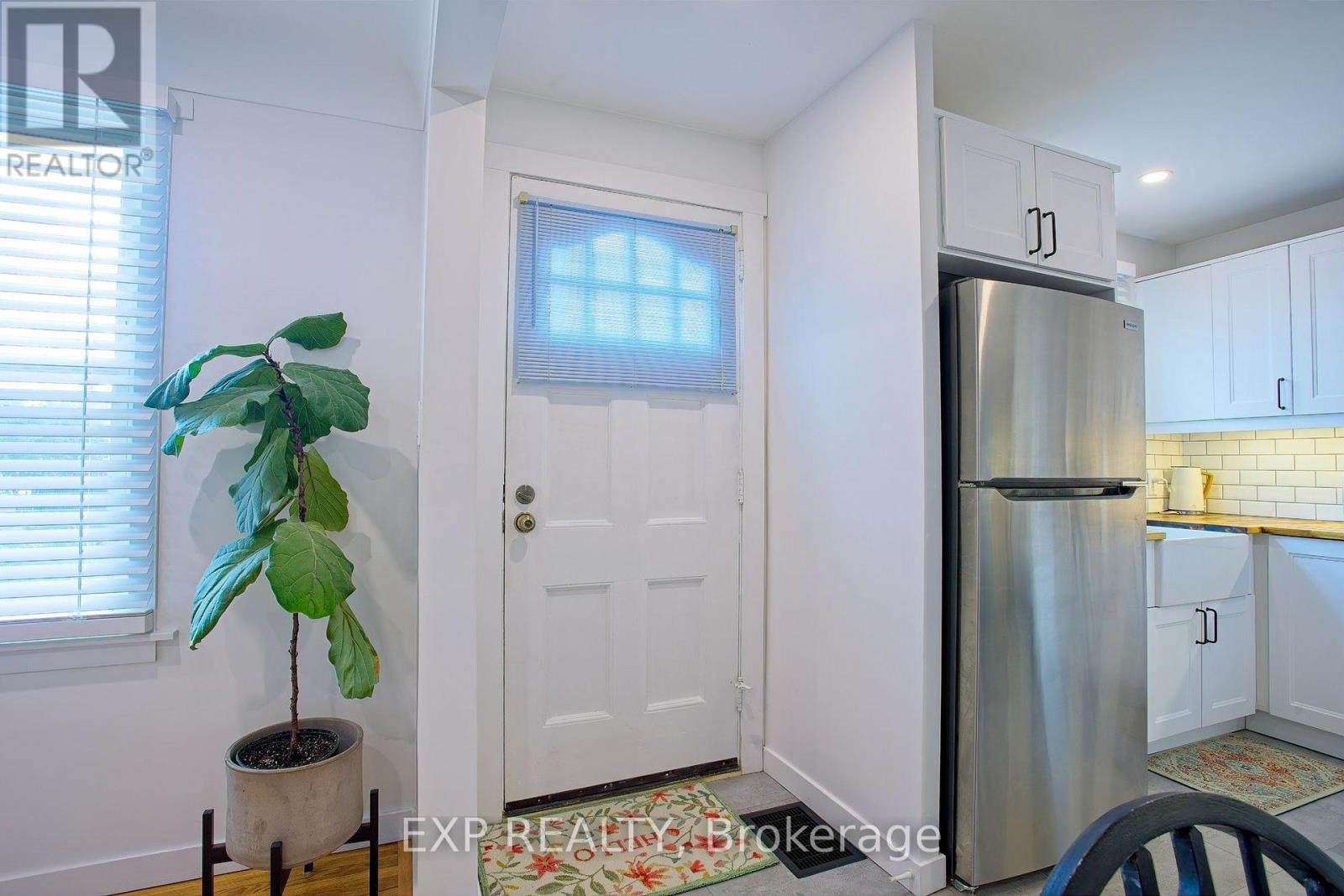 22 East 11th Street, Hamilton, Ontario  L9A 3T2 - Photo 5 - X13623368