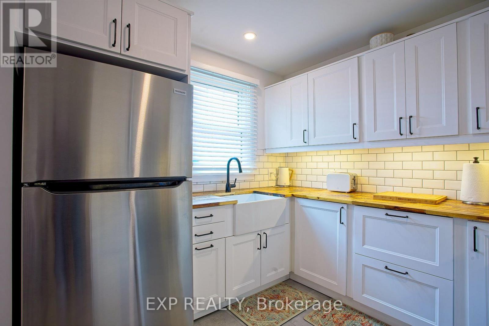 22 East 11th Street, Hamilton, Ontario  L9A 3T2 - Photo 7 - X13623368
