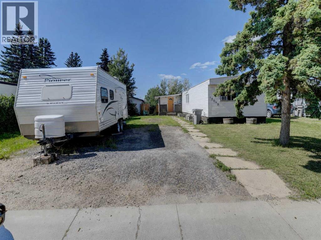 12038 97 Street, Grande Prairie, Alberta  T8V 5J1 - Photo 2 - A2333403