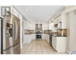 38 SILVERBIRCH PLACE, Whitby, Ontario