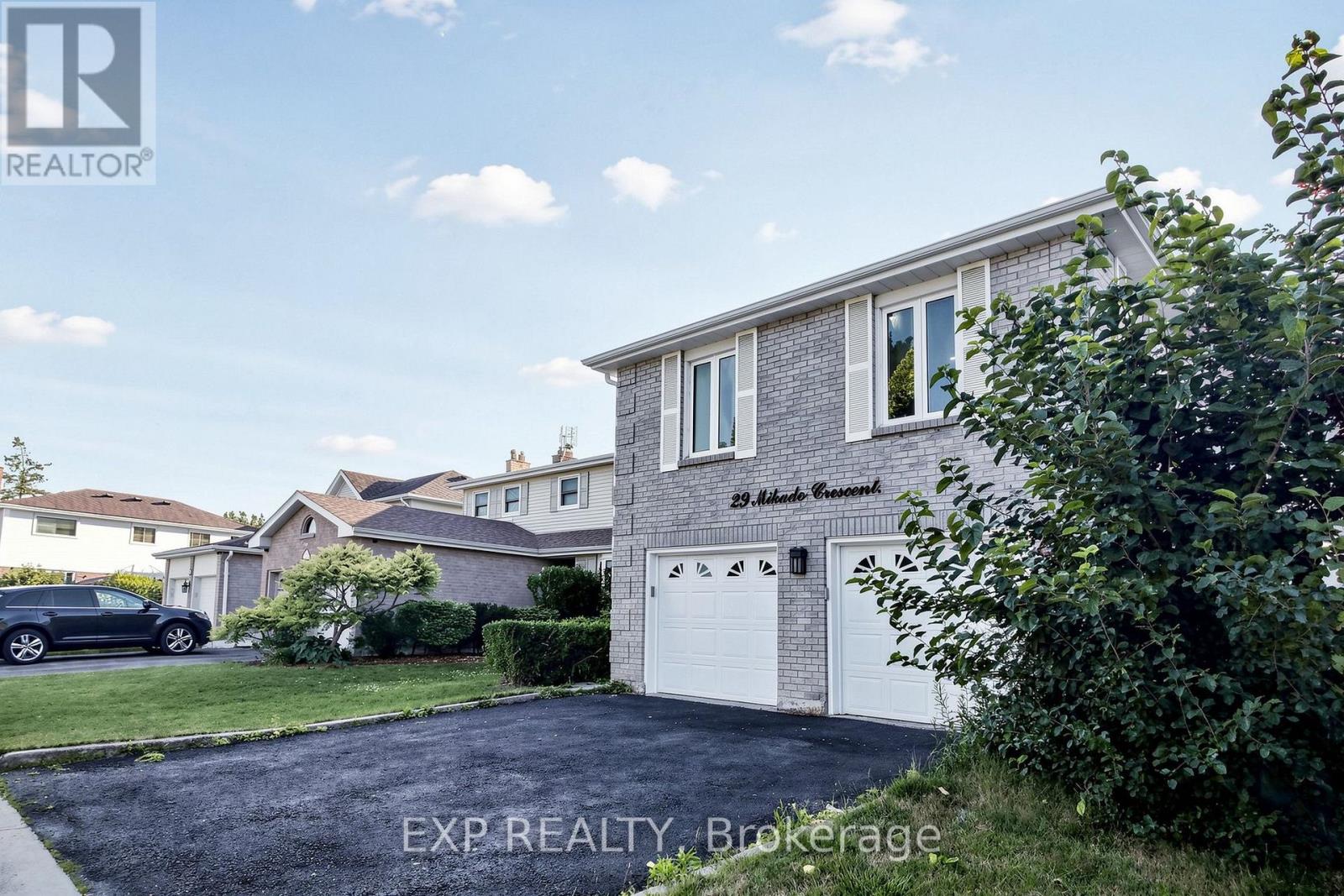 29 Mikado Crescent N, Brampton, Ontario  L6S 3R4 - Photo 3 - W13623398