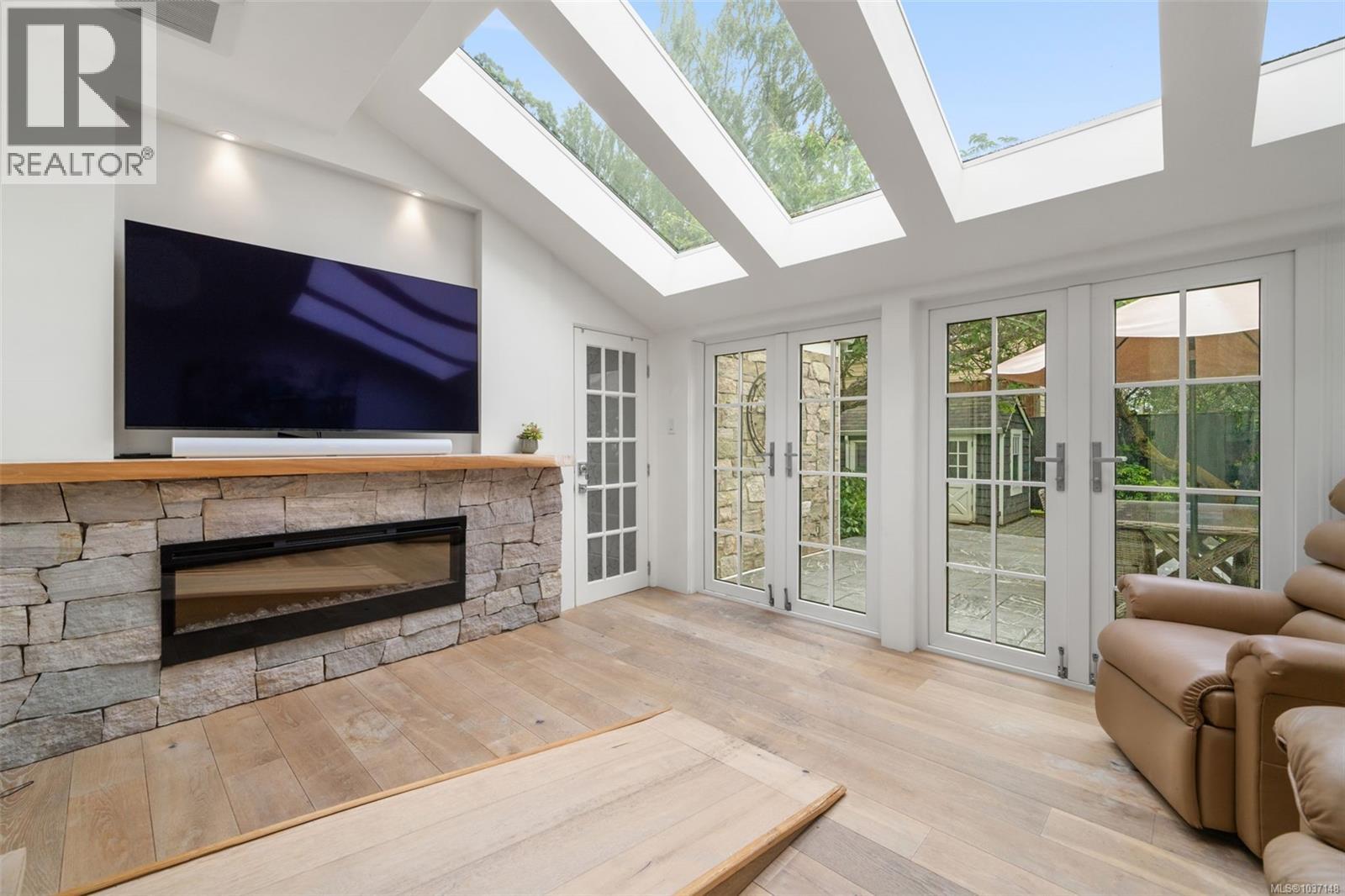 1145 Meares St, Victoria, British Columbia  V8V 3J9 - Photo 4 - 1037148