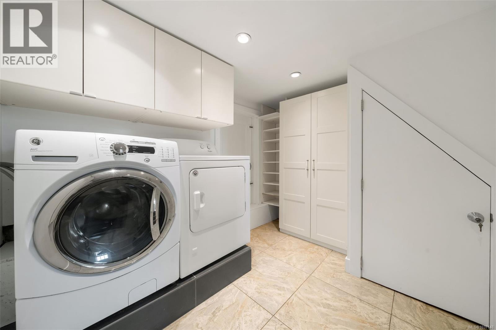1145 Meares St, Victoria, British Columbia  V8V 3J9 - Photo 12 - 1037148