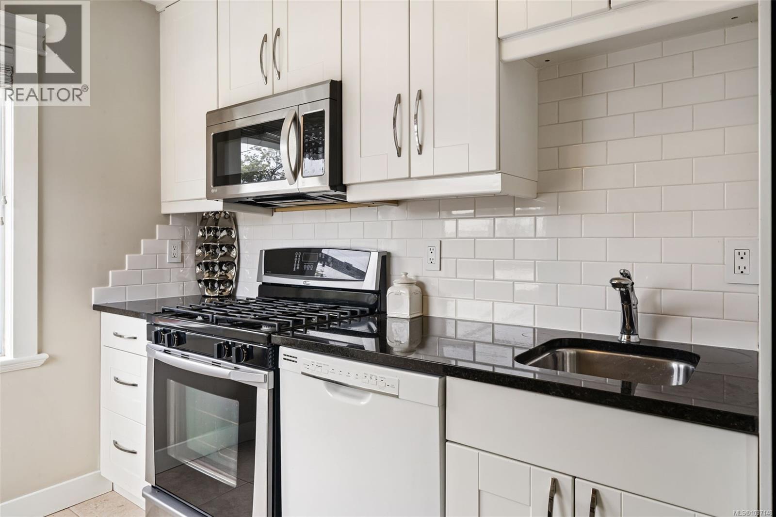 1145 Meares St, Victoria, British Columbia  V8V 3J9 - Photo 32 - 1037148
