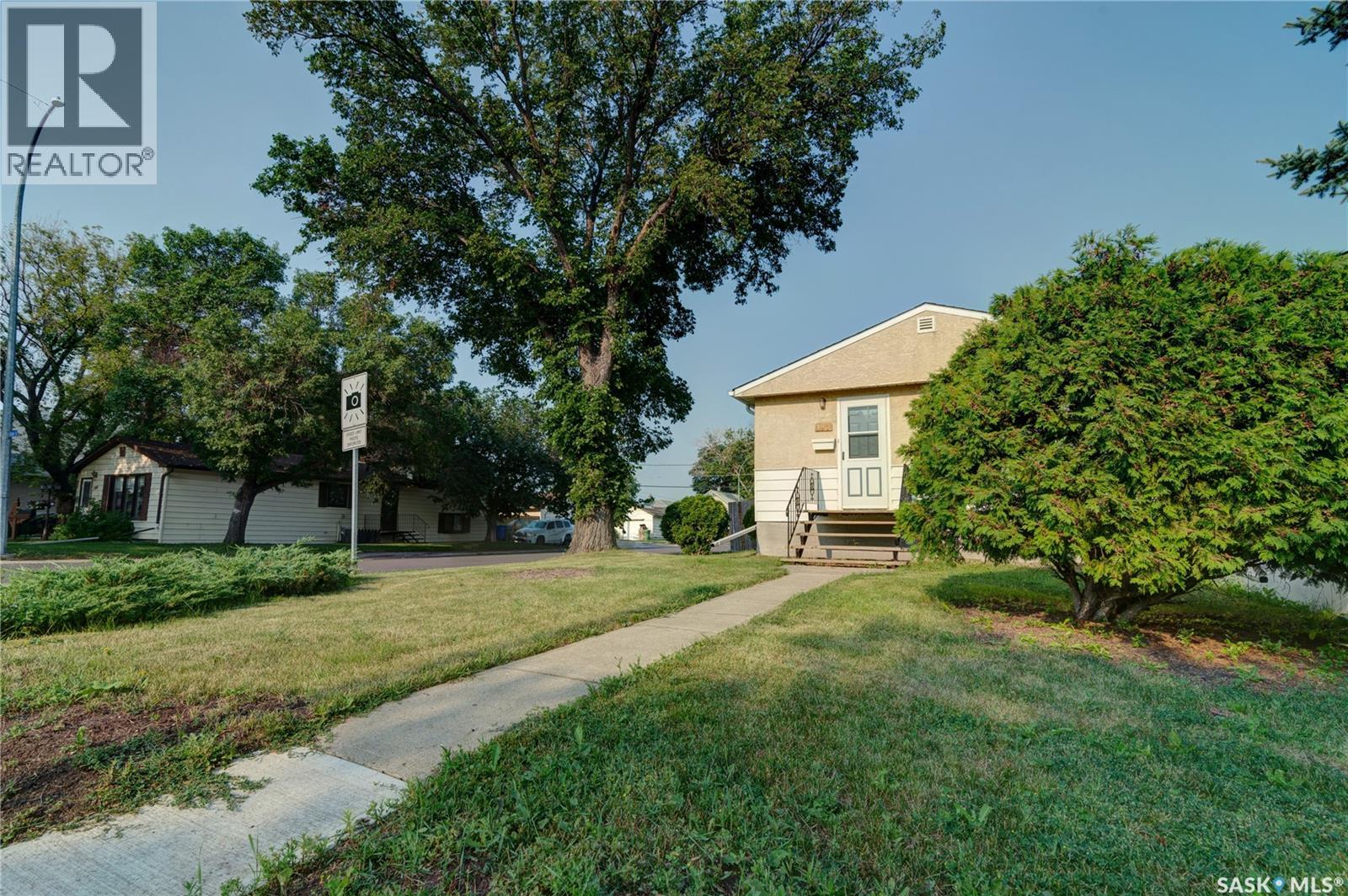 180 Osler Street, Regina, Saskatchewan  S4R 1V2 - Photo 2 - SK044159