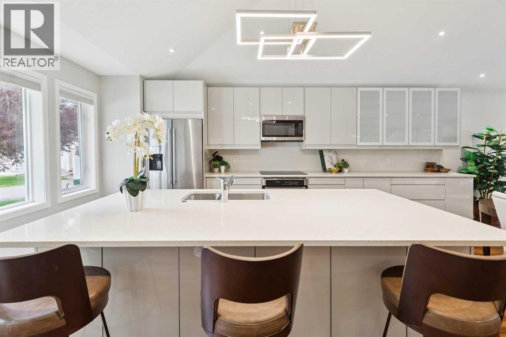 58 Candle Terrace Sw, Calgary, Alberta T2W 6G7 - Photo 5 - A2331780