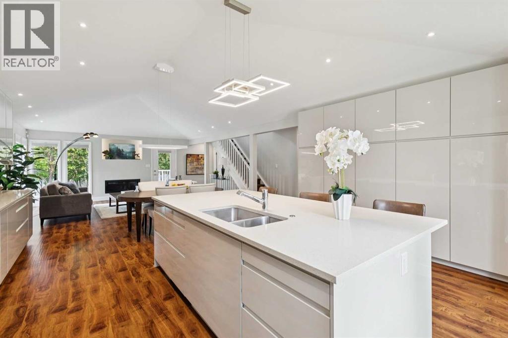 58 Candle Terrace Sw, Calgary, Alberta T2W 6G7 - Photo 6 - A2331780
