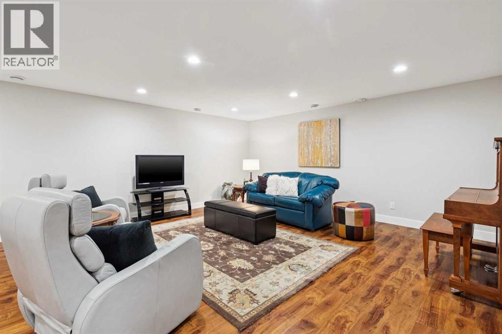 58 Candle Terrace Sw, Calgary, Alberta T2W 6G7 - Photo 32 - A2331780