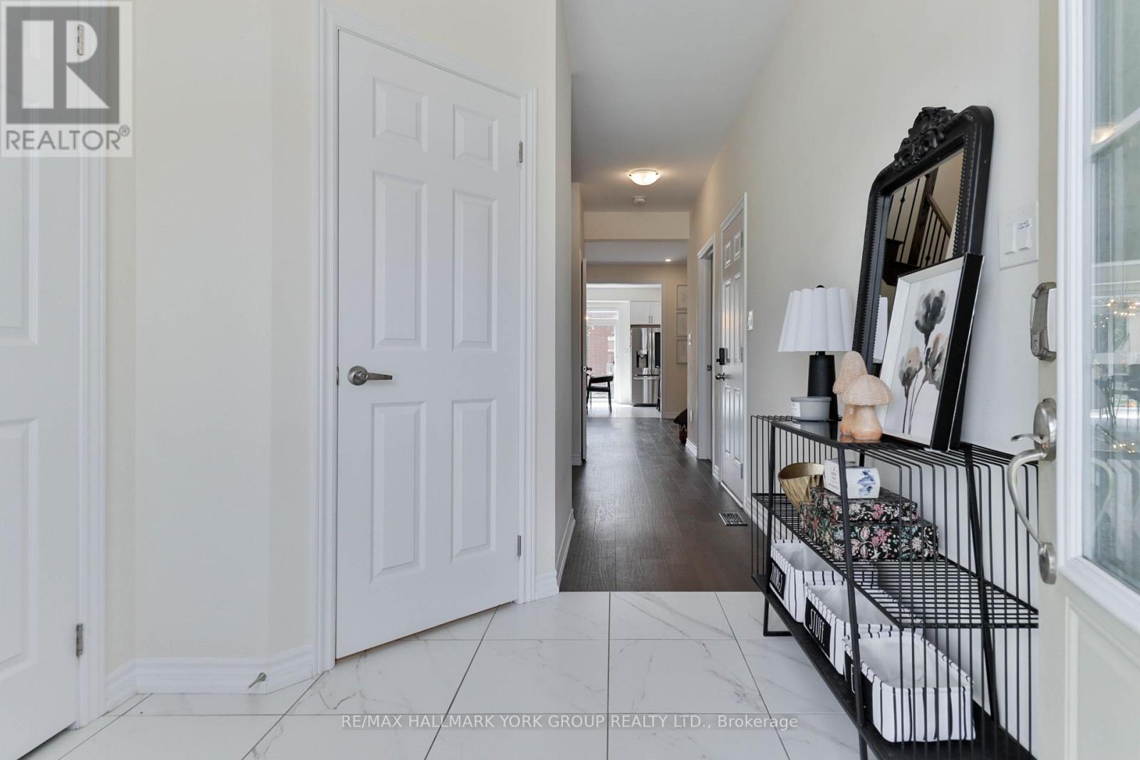434 Ritas Avenue, Newmarket, Ontario  L3X 2N1 - Photo 4 - N13623592