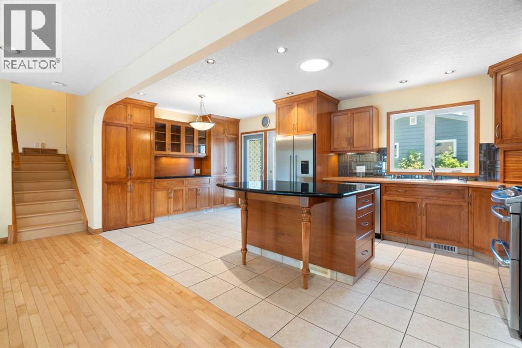 2712 Conrad Drive NW, Calgary, Alberta  T2L 1B4 - Photo 25 - A2331025