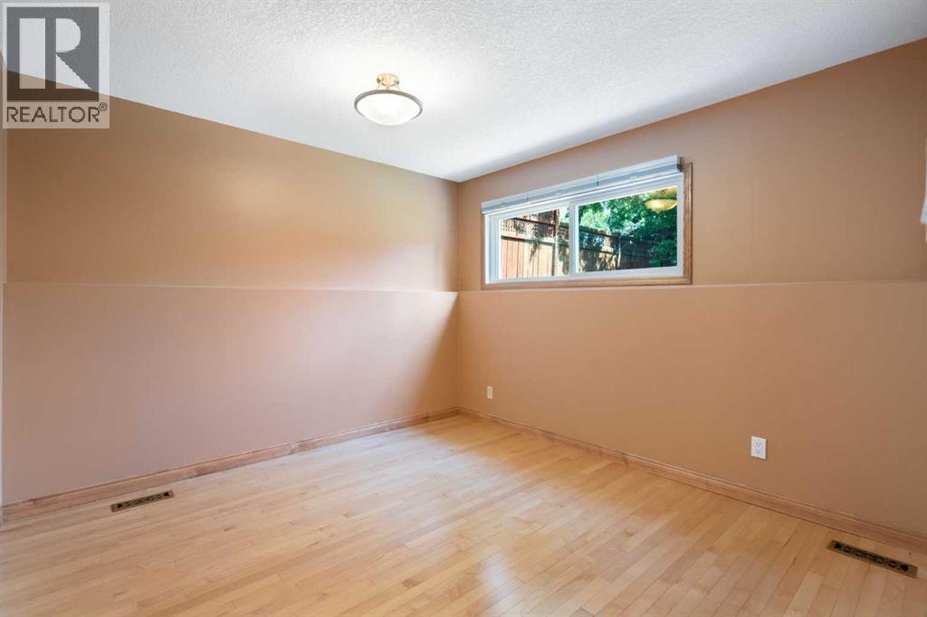 2712 Conrad Drive NW, Calgary, Alberta  T2L 1B4 - Photo 4 - A2331025