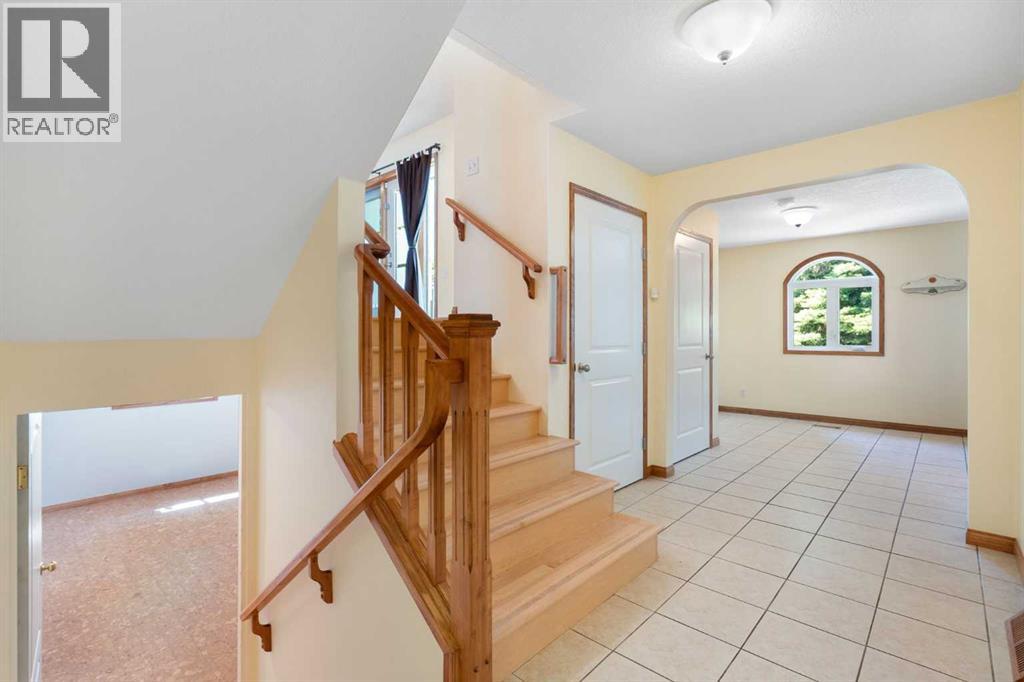 2712 Conrad Drive NW, Calgary, Alberta  T2L 1B4 - Photo 18 - A2331025