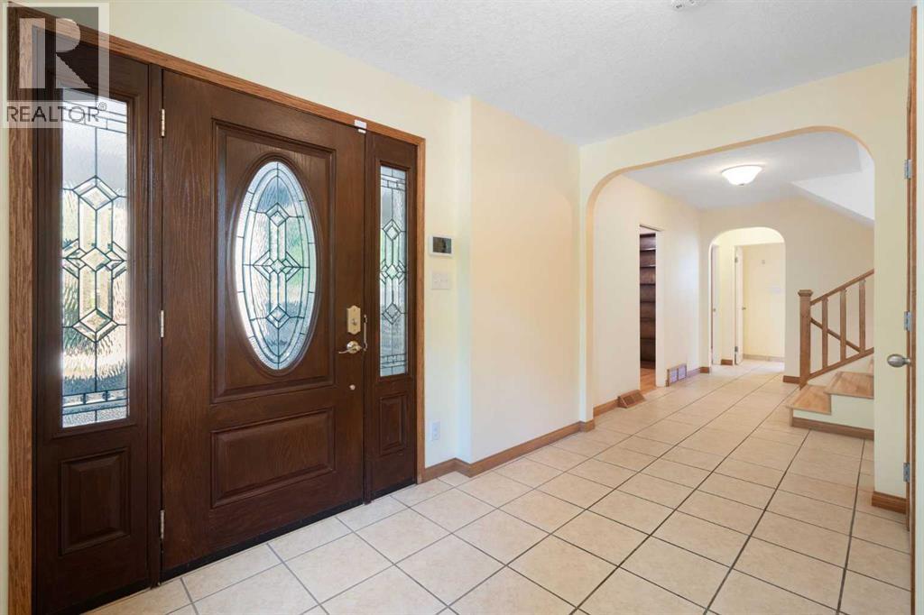 2712 Conrad Drive NW, Calgary, Alberta  T2L 1B4 - Photo 2 - A2331025