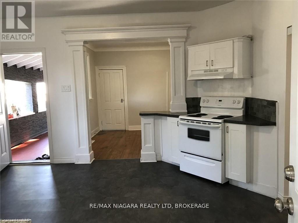 Main Floor - 3 Greenlaw Place, St. Catharines, Ontario  L2R 4S5 - Photo 3 - X13623608