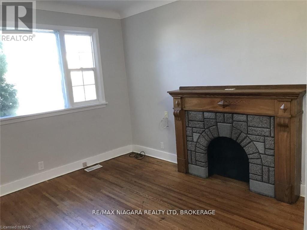 Main Floor - 3 Greenlaw Place, St. Catharines, Ontario  L2R 4S5 - Photo 5 - X13623608