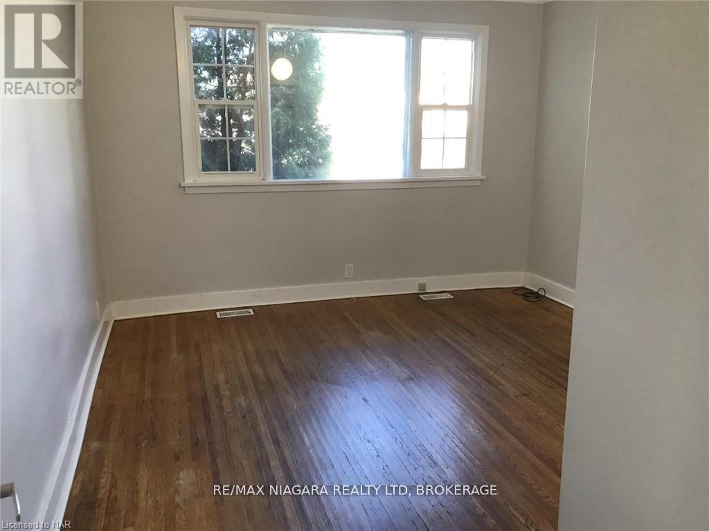 Main Floor - 3 Greenlaw Place, St. Catharines, Ontario  L2R 4S5 - Photo 6 - X13623608