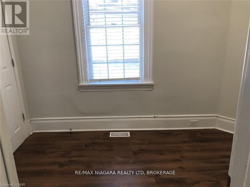Main Floor - 3 Greenlaw Place, St. Catharines, Ontario  L2R 4S5 - Photo 8 - X13623608