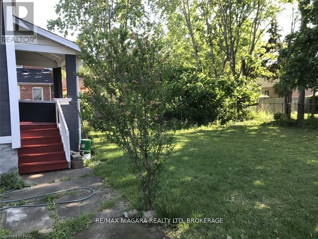 Main Floor - 3 Greenlaw Place, St. Catharines, Ontario  L2R 4S5 - Photo 9 - X13623608