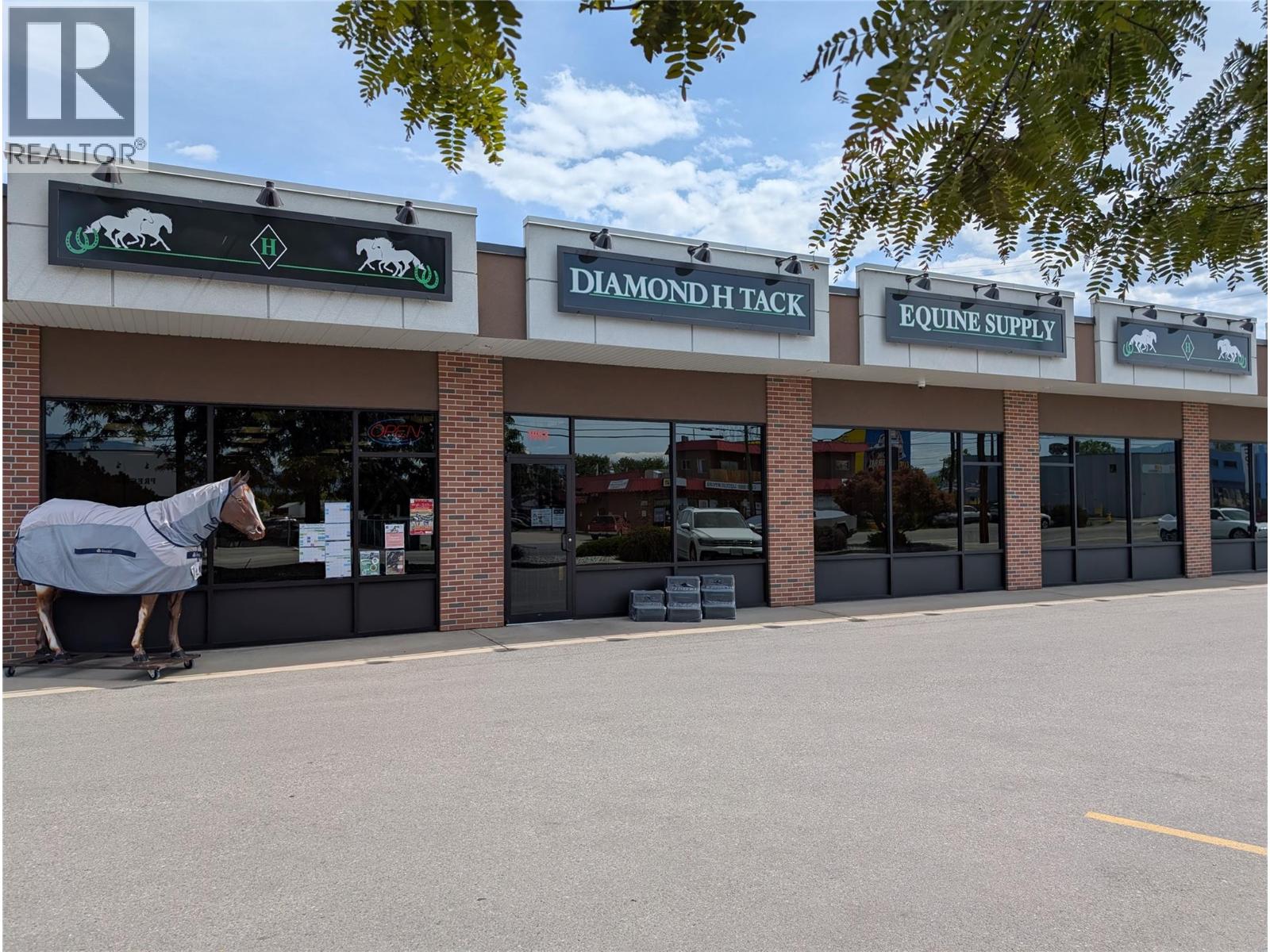 1953 Kirschner Road, Kelowna, British Columbia  V1Y 4N7 - Photo 2 - 10387983