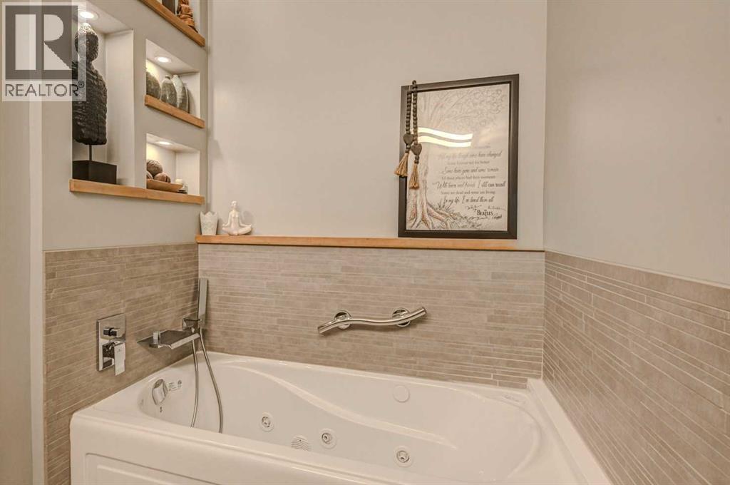 12 Straddock Villas SW, Calgary, Alberta  T3H 5C7 - Photo 19 - A2333003