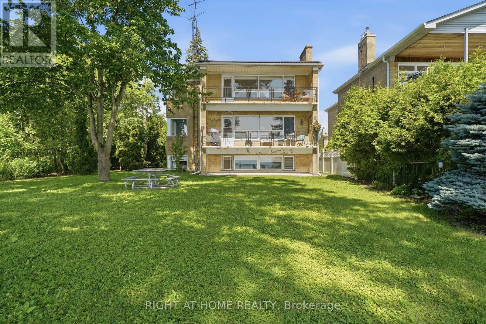3 Carlis Place, Mississauga, Ontario  L5G 1A8 - Photo 2 - W13623604