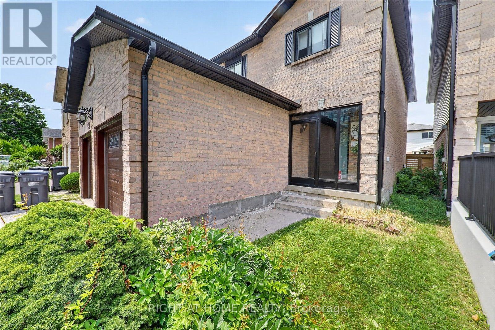 531 Wallenberg Crescent, Mississauga, Ontario  L5B 3L8 - Photo 4 - W13623662