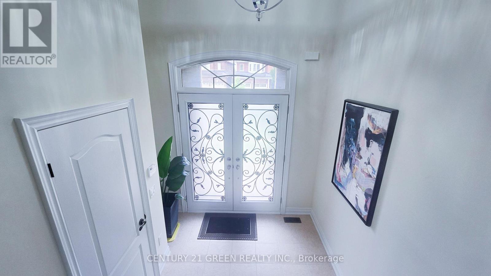 61 Magdalan Crescent, Richmond Hill, Ontario  L4E 0W4 - Photo 3 - N13623708