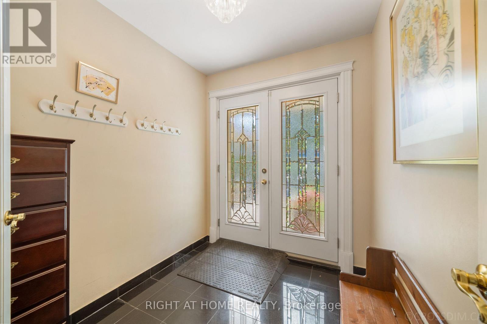 39 Grovetree Road, Toronto, Ontario  M9V 2Y4 - Photo 5 - W13623688