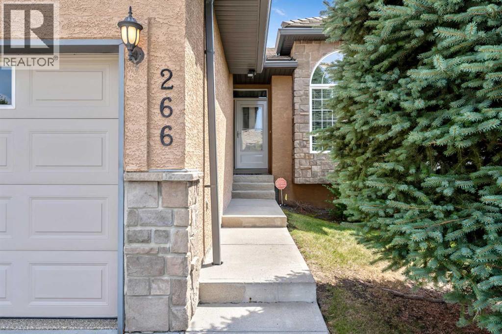 266 Shannon Estates Terrace Sw, Calgary, Alberta  T2Y 4C4 - Photo 2 - A2331505
