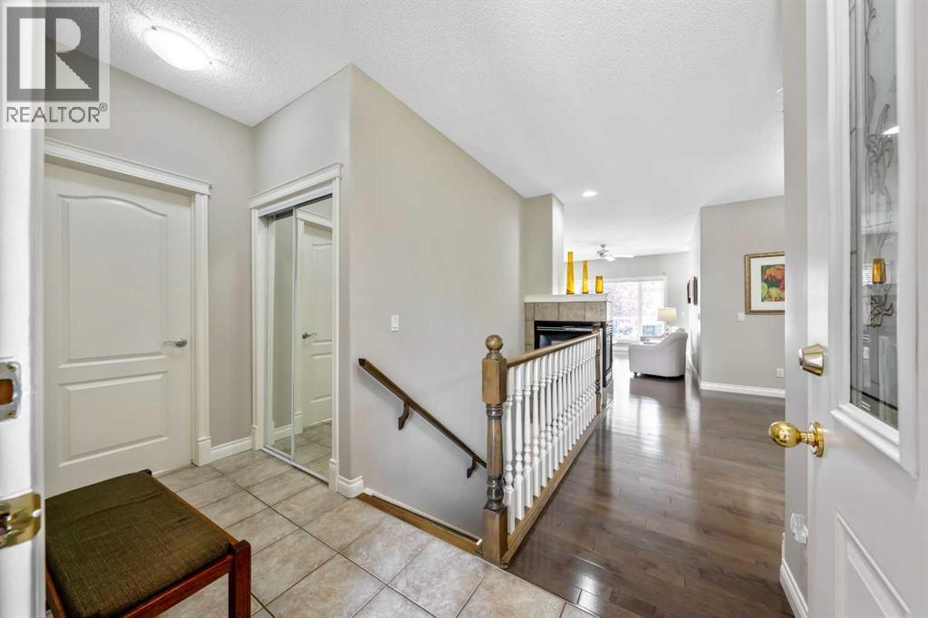 266 Shannon Estates Terrace Sw, Calgary, Alberta  T2Y 4C4 - Photo 7 - A2331505