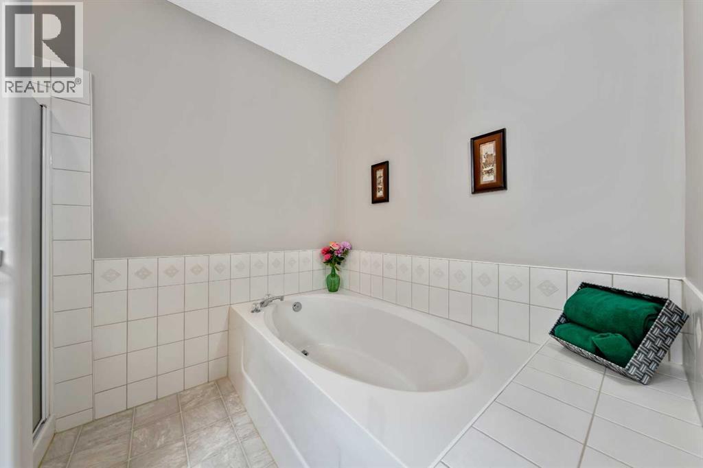 266 Shannon Estates Terrace Sw, Calgary, Alberta  T2Y 4C4 - Photo 23 - A2331505