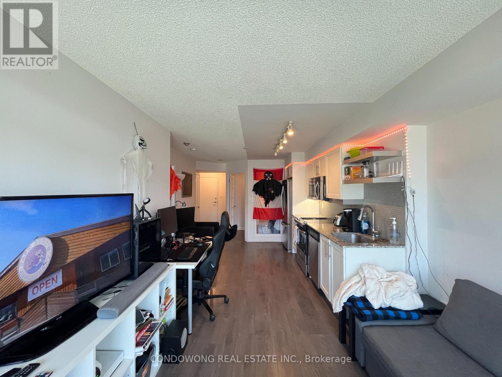 1910 - 400 Adelaide Street E, Toronto, Ontario  M5A 4S3 - Photo 2 - C13590208