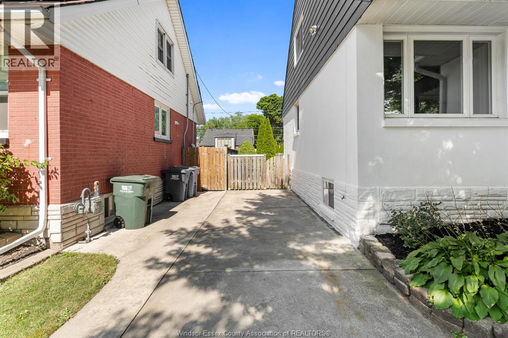 1574 Arthur, Windsor, Ontario N8Y 3Y9 - Photo 5 - 26018411