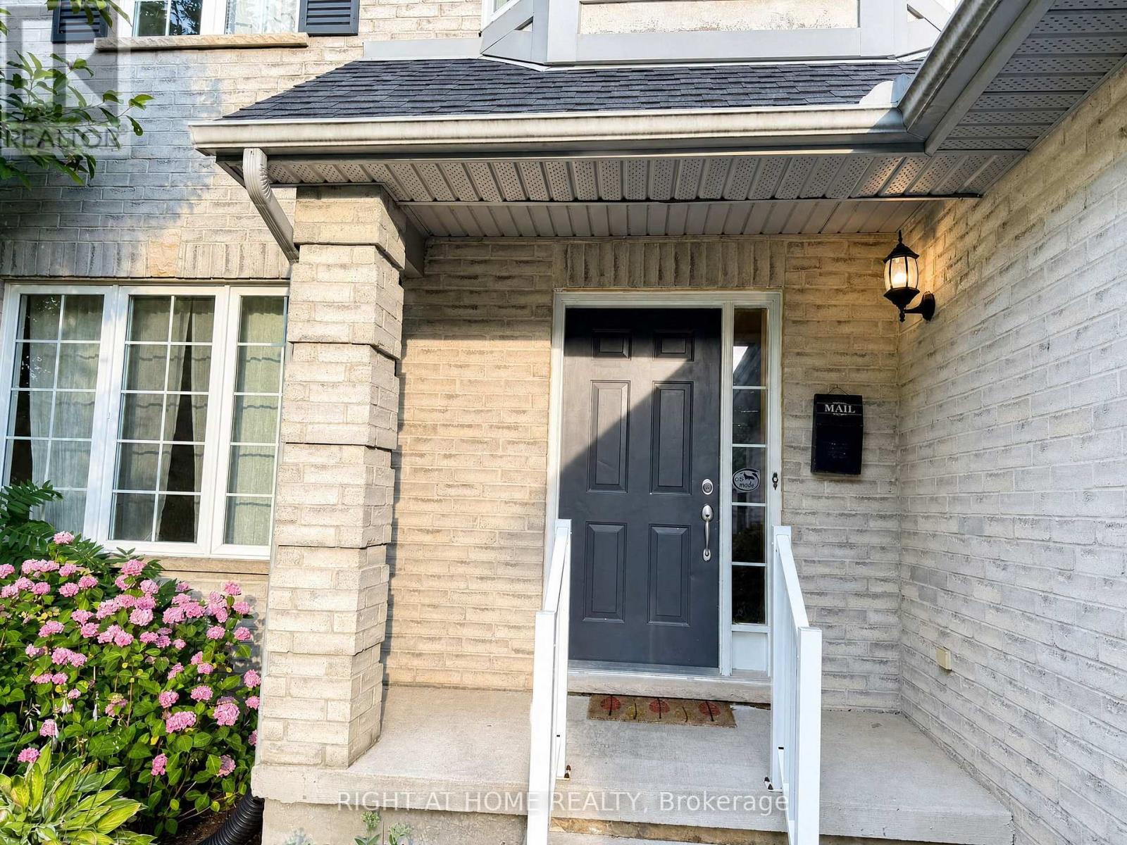890 Guildwood Boulevard, London North, Ontario  N6H 5S9 - Photo 2 - X13623736