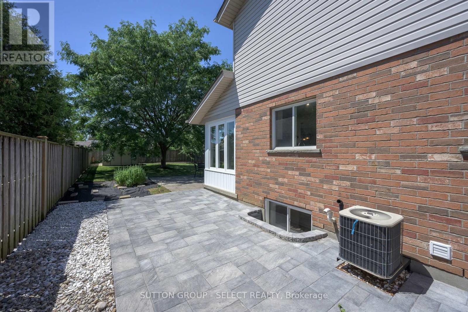 2021 Lumb Court, London North, Ontario  N6G 5J4 - Photo 40 - X13623870