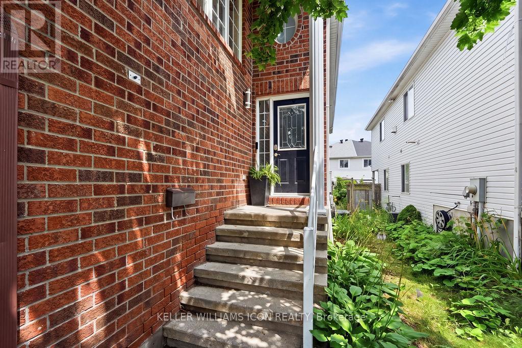 125 Castle Glen Crescent, Ottawa, Ontario  K2L 4G9 - Photo 3 - X13623816