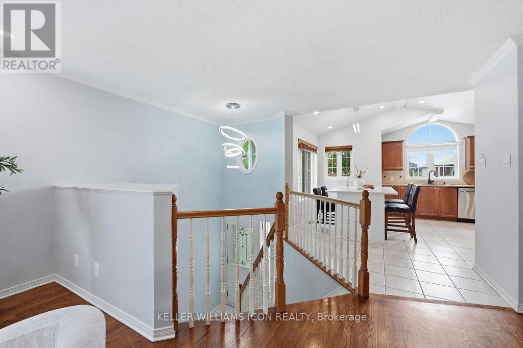 125 Castle Glen Crescent, Ottawa, Ontario  K2L 4G9 - Photo 5 - X13623816