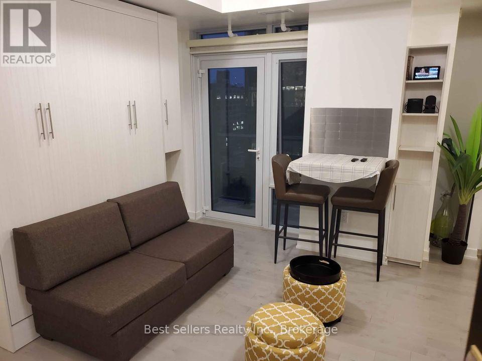 1605 - 330 Richmond Street W, Toronto, Ontario  M5V 0M4 - Photo 2 - C13623766