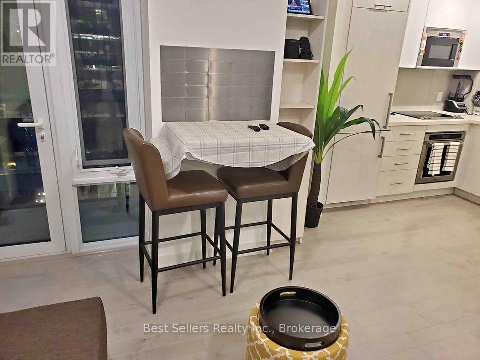 1605 - 330 Richmond Street W, Toronto, Ontario  M5V 0M4 - Photo 3 - C13623766