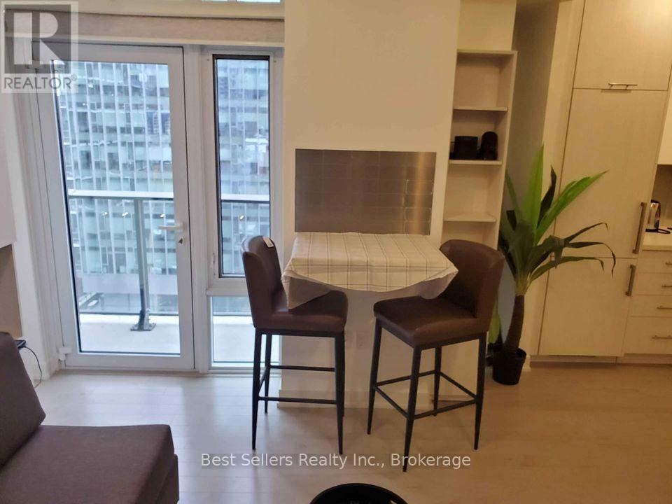 1605 - 330 Richmond Street W, Toronto, Ontario  M5V 0M4 - Photo 6 - C13623766