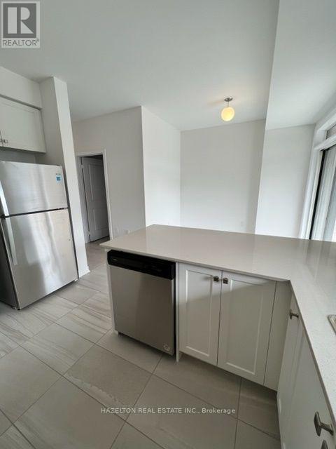 17 Haydock Way, Whitby (Port Whitby), Ontario  L1N 0M6 - Photo 4 - E13623738
