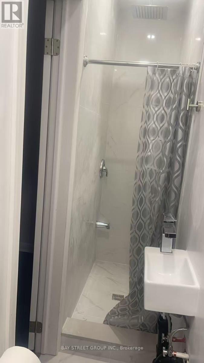 331 Elmwood Avenue, Richmond Hill, Ontario L4C 1L7 - Photo 12 - N13623750
