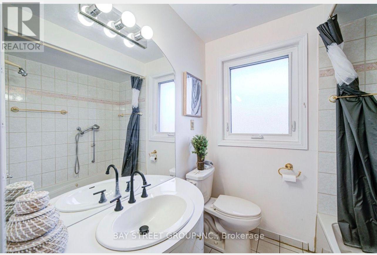 331 Elmwood Avenue, Richmond Hill, Ontario L4C 1L7 - Photo 13 - N13623750