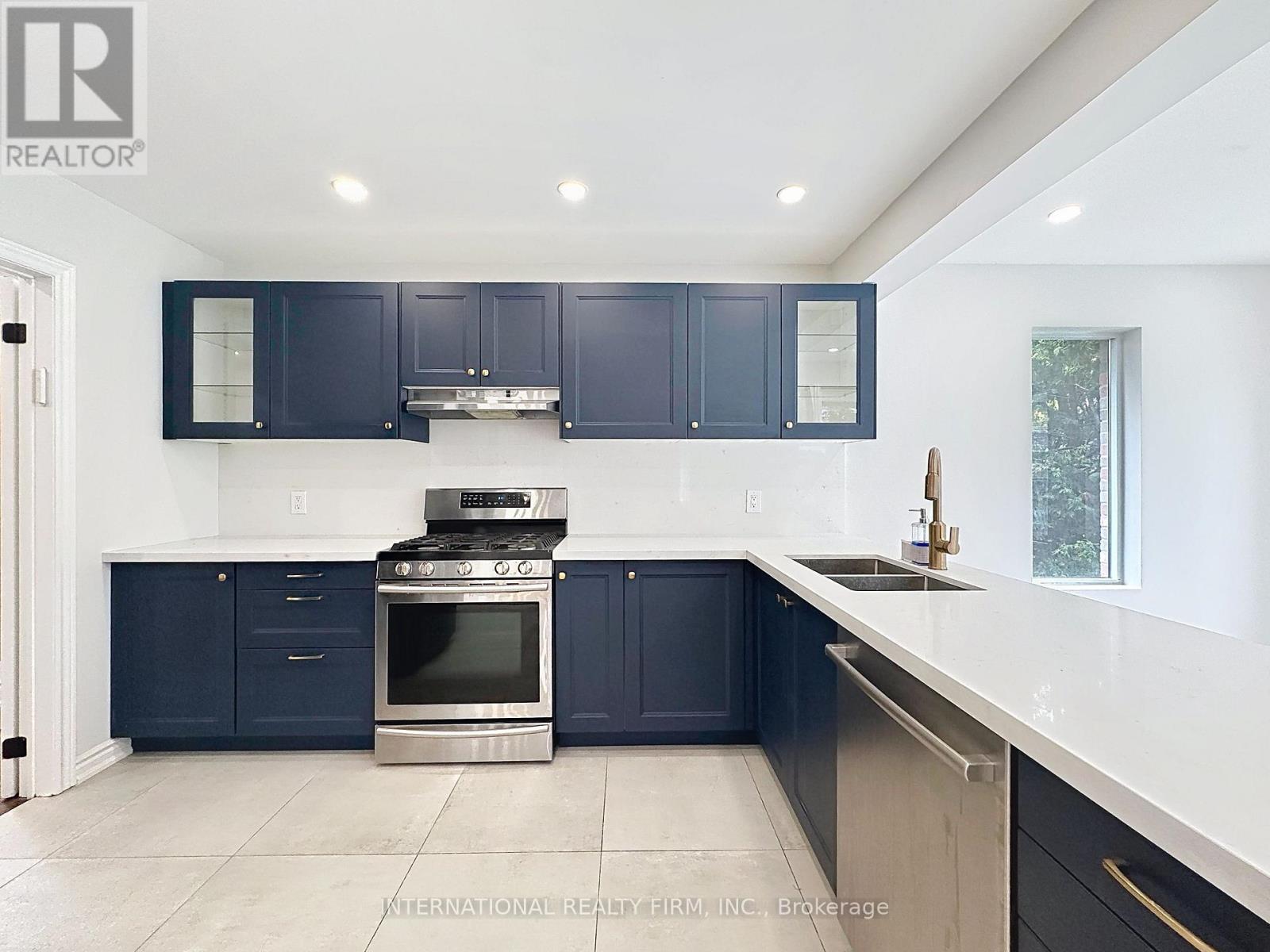 21 Mayvern Crescent, Richmond Hill, Ontario  L4C 5J5 - Photo 11 - N13623758