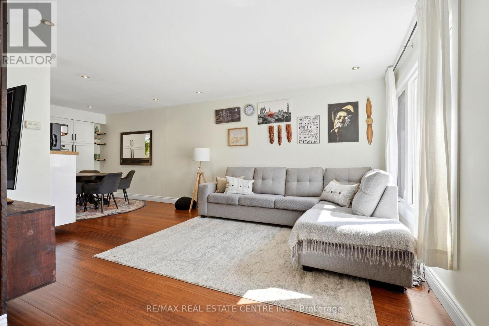 37 Rushmore Crescent, Brampton, Ontario  L6Z 1R1 - Photo 4 - W13623802